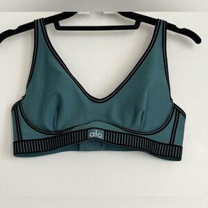 Alo Yoga Line Up Bra